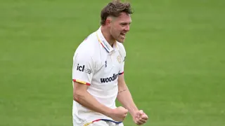 CricBet99 Login: Jamie Porter Steps Up as Essex Bowlers Pressure Sussex